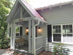 Azalea Cabin With Fireplace & Huge Back Porch